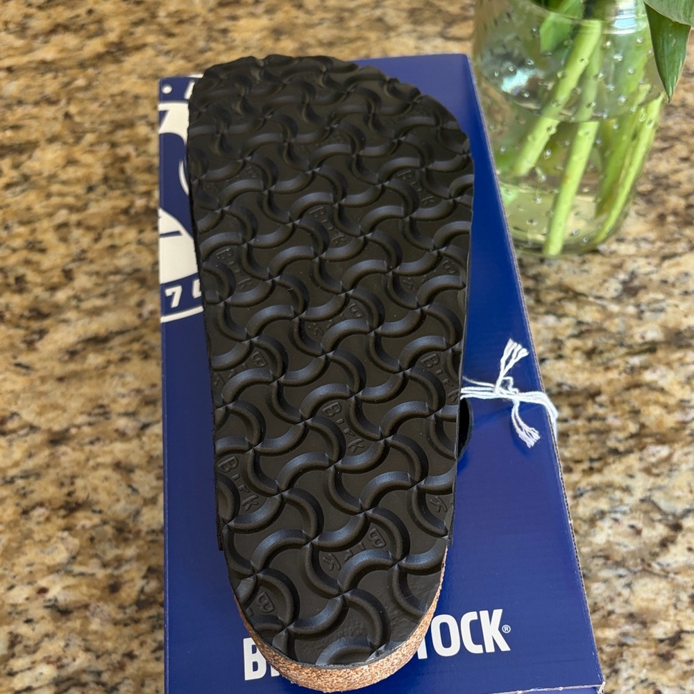 Birkenstock Black Suede Boston Clog Slip-On
Unisex - women’s 9 / men’s 7 - Picture 4 of 6